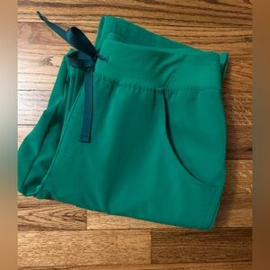 Figs Women’s Evergreen Kade Tall Cargo Scrub Pant